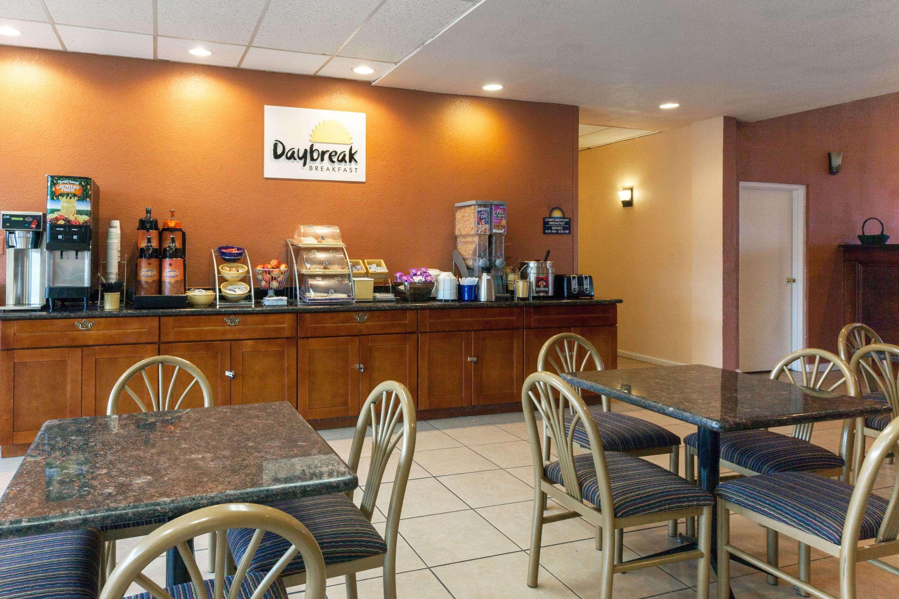 Days By Wyndham Fairground Hotel Oklahoma City