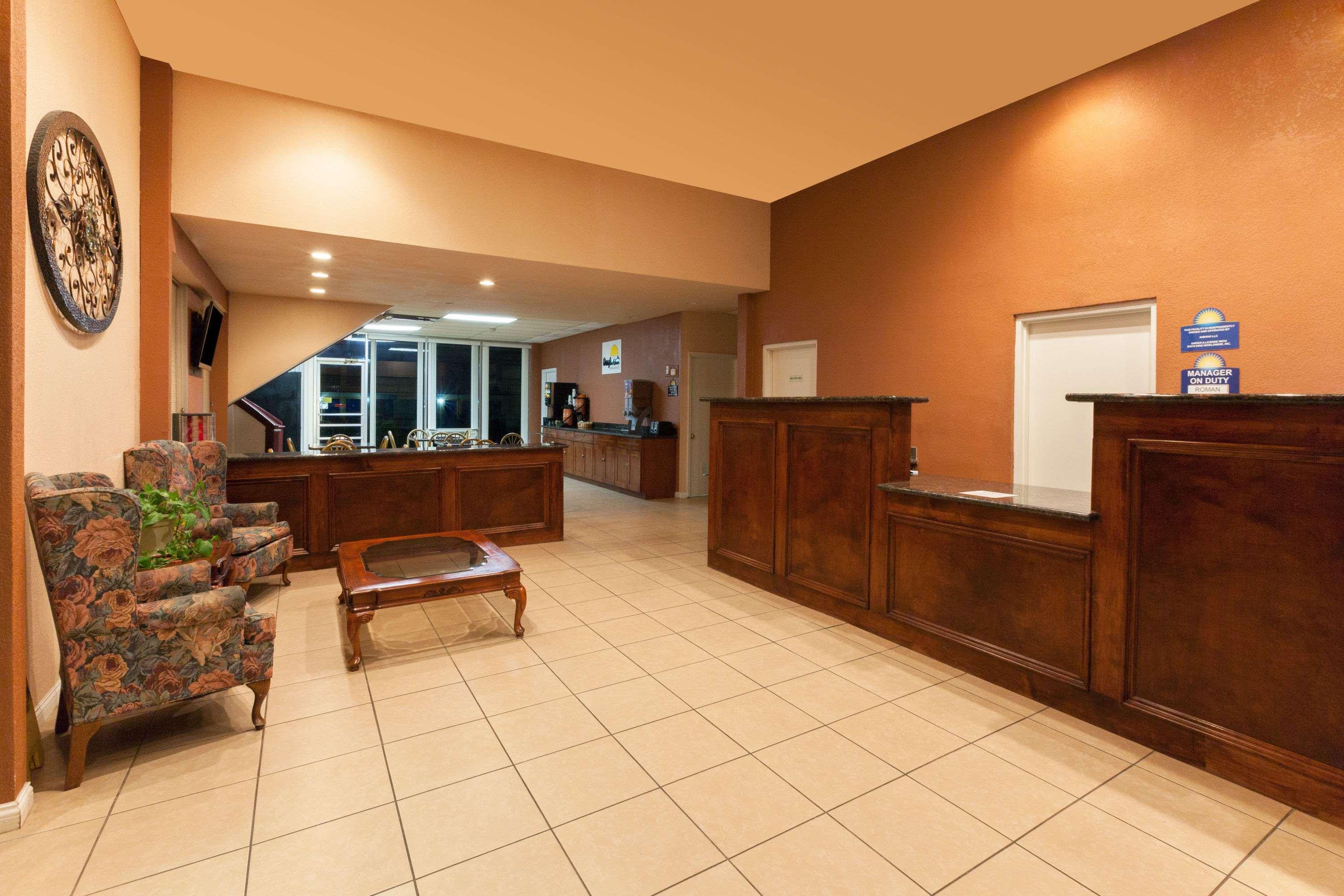 Days By Wyndham Fairground Hotel