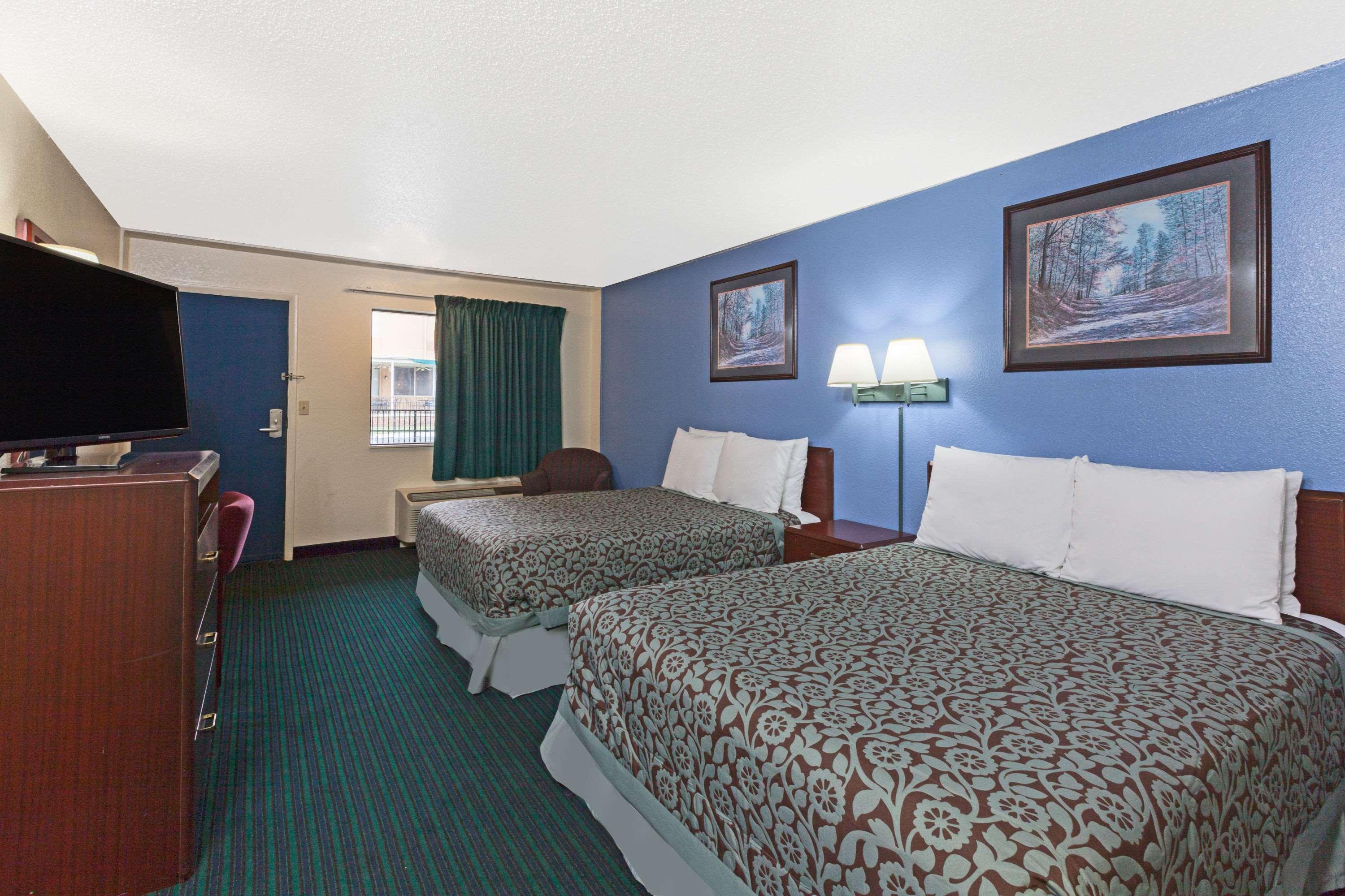 Days By Wyndham Fairground 2*