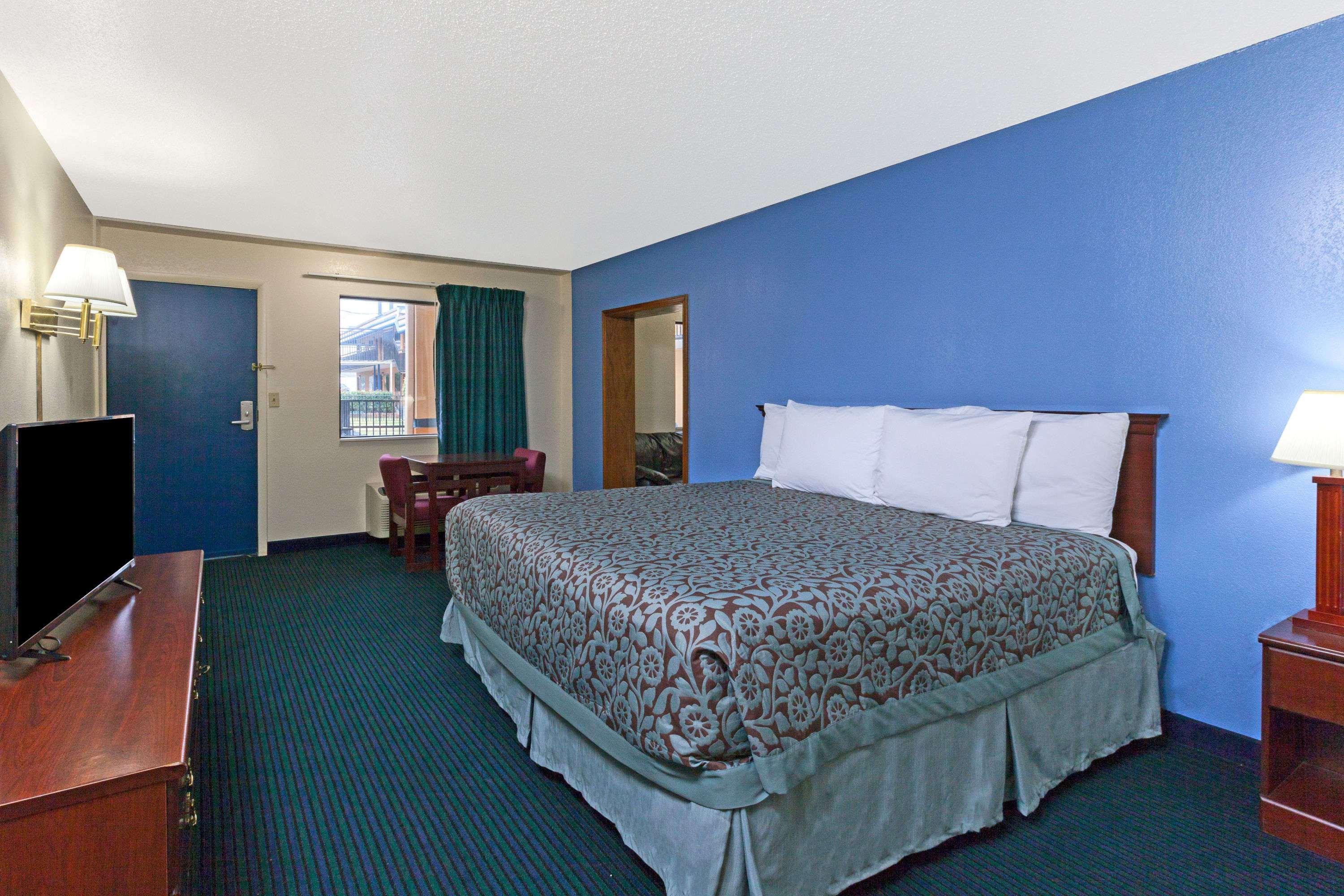 Days By Wyndham Fairground Hotel Oklahoma City